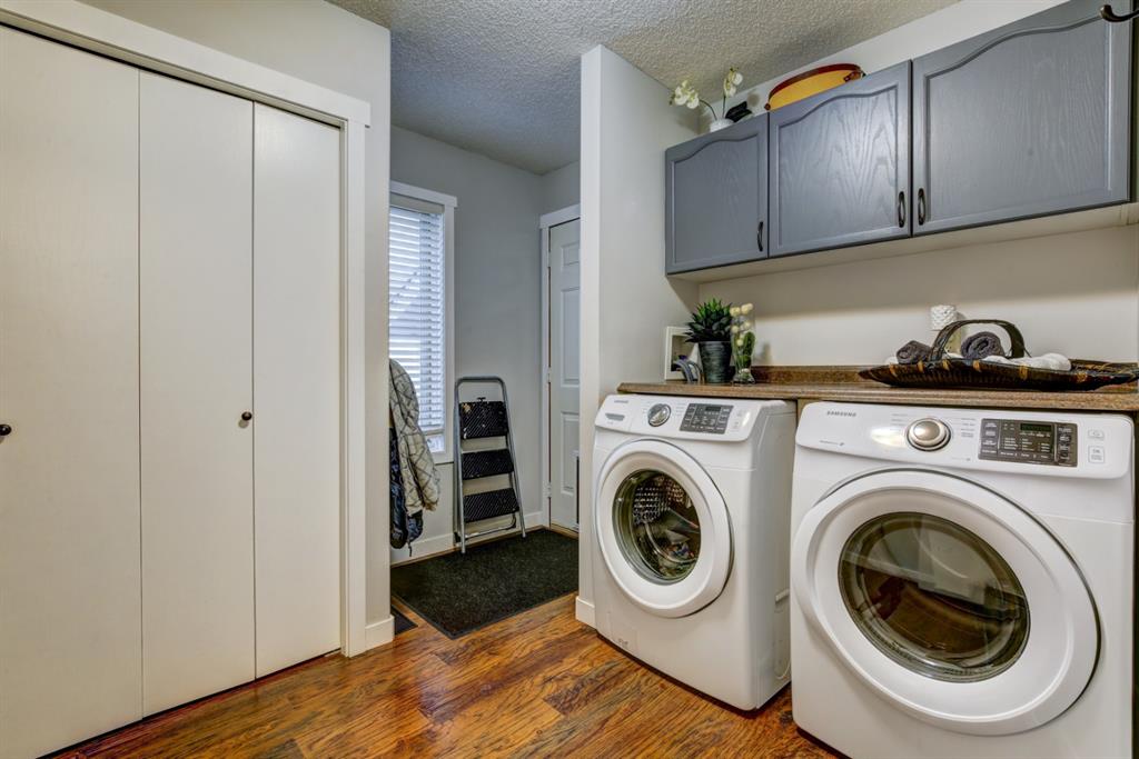 1543 Meadowbrook Drive SE, Airdrie, AB, T4A 2B2 A1043834 Mari Carr