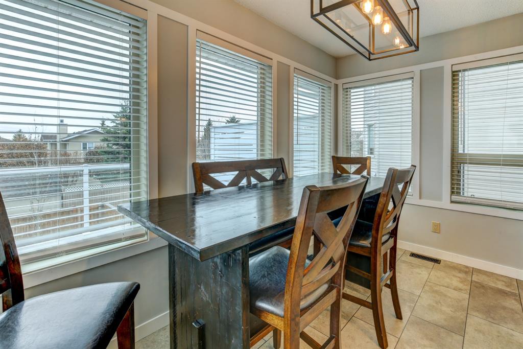 1543 Meadowbrook Drive SE, Airdrie, AB, T4A 2B2 A1043834 Mari Carr