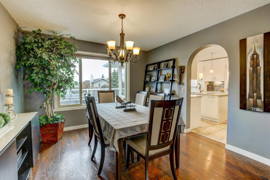 1543 Meadowbrook Drive SE, Airdrie, AB, T4A 2B2 A1043834 Mari Carr