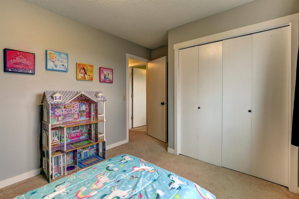 1543 Meadowbrook Drive SE, Airdrie, AB, T4A 2B2 A1043834 Mari Carr