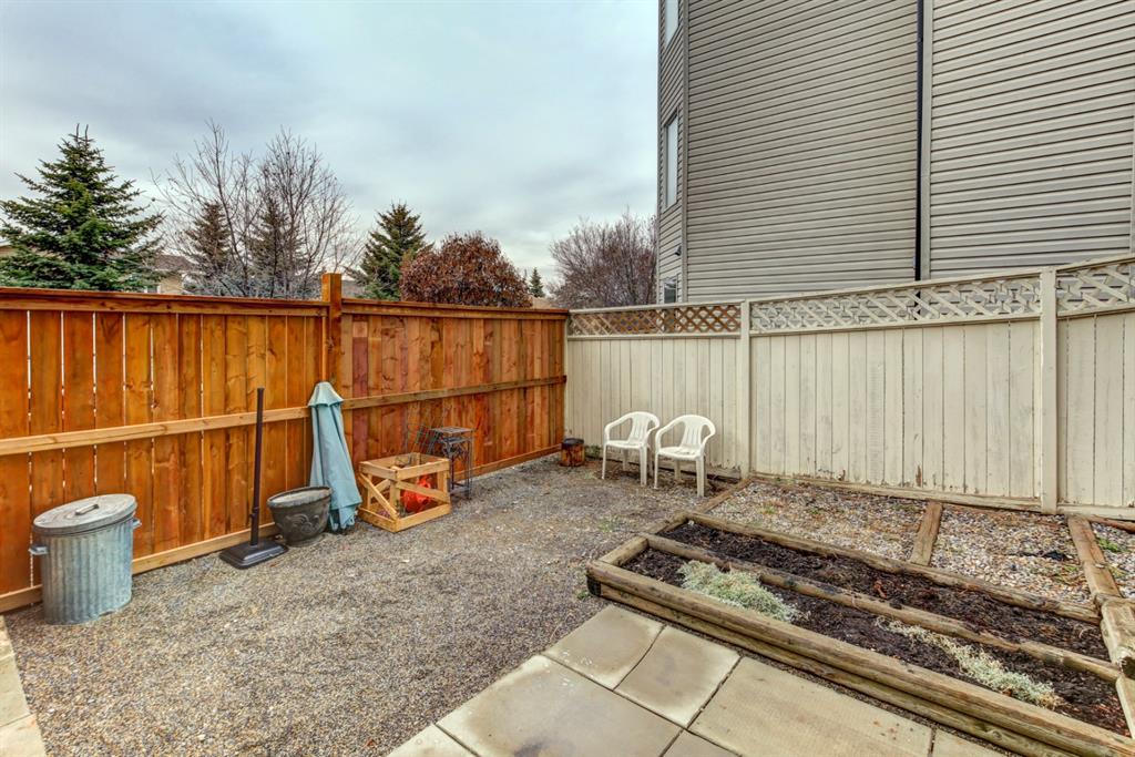 1543 Meadowbrook Drive SE, Airdrie, AB, T4A 2B2 A1043834 Mari Carr