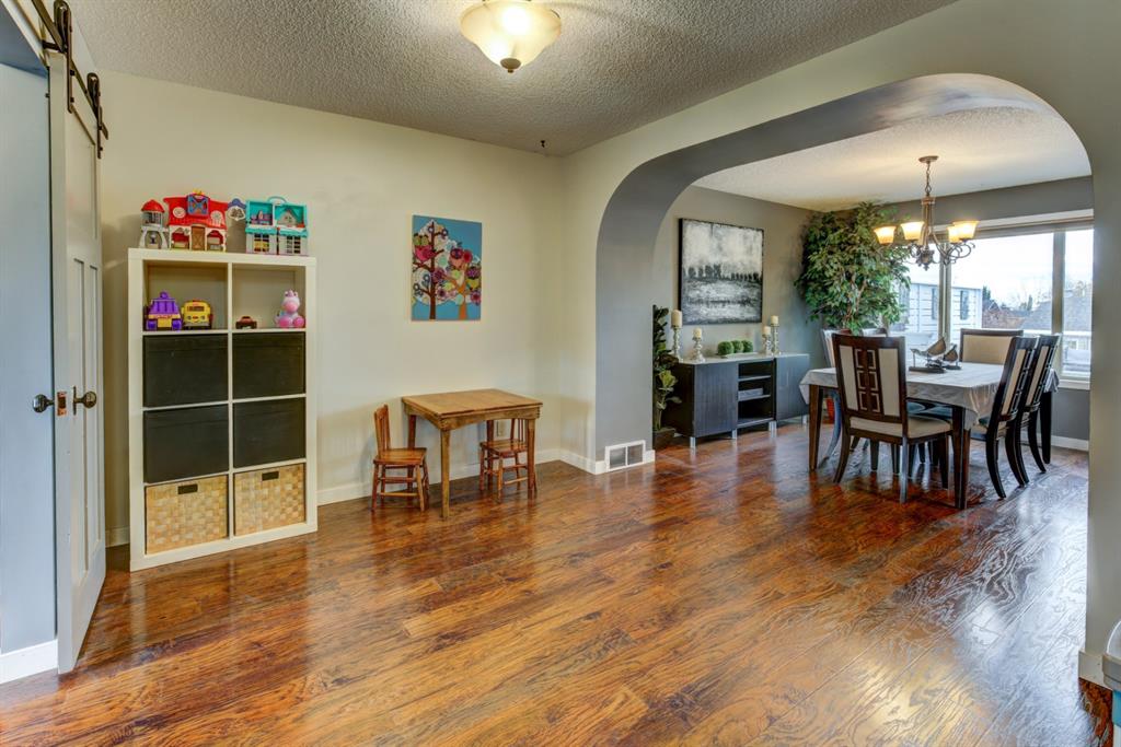 1543 Meadowbrook Drive SE, Airdrie, AB, T4A 2B2 A1043834 Mari Carr