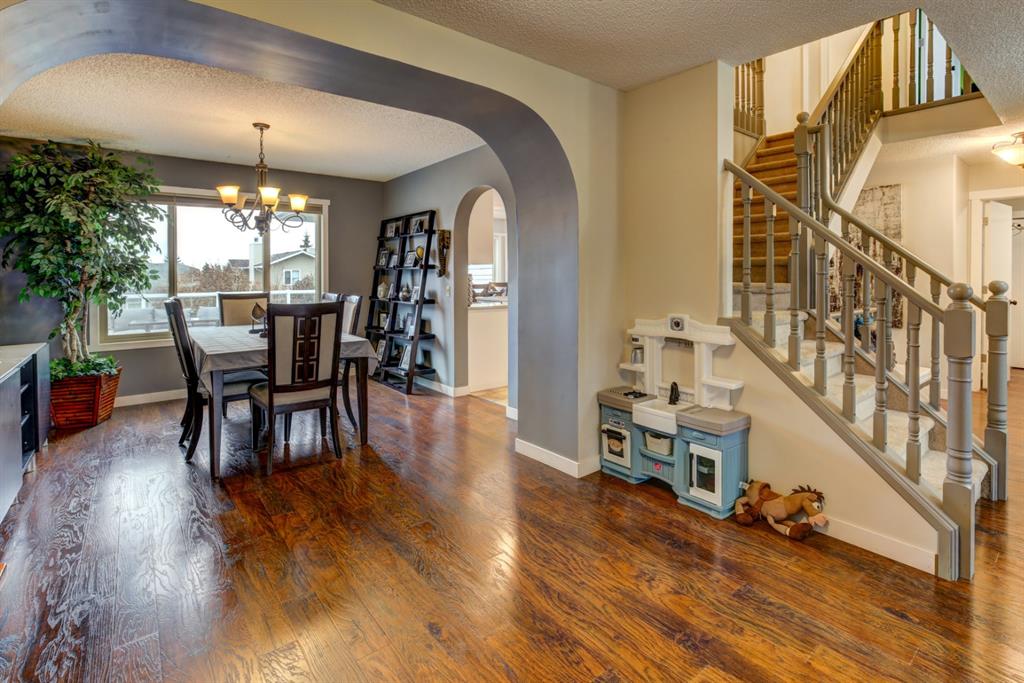 1543 Meadowbrook Drive SE, Airdrie, AB, T4A 2B2 A1043834 Mari Carr