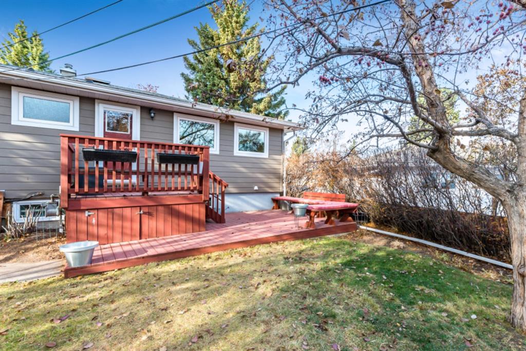 157 Wimbledon Crescent SW, Calgary, AB Carmen Davison