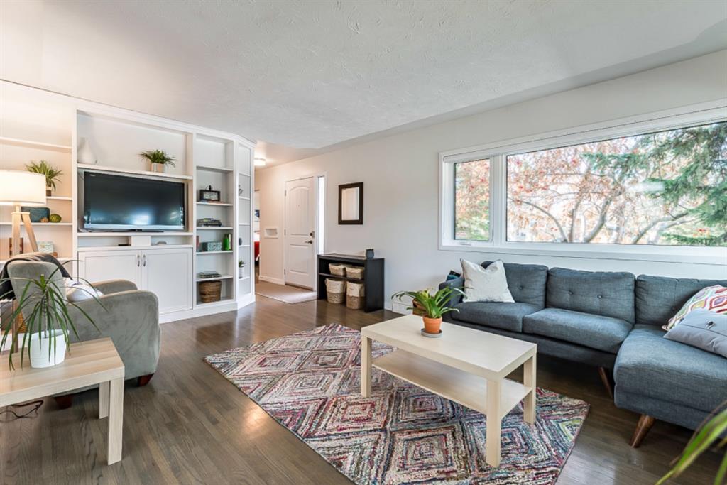 157 Wimbledon Crescent SW, Calgary, AB Carmen Davison