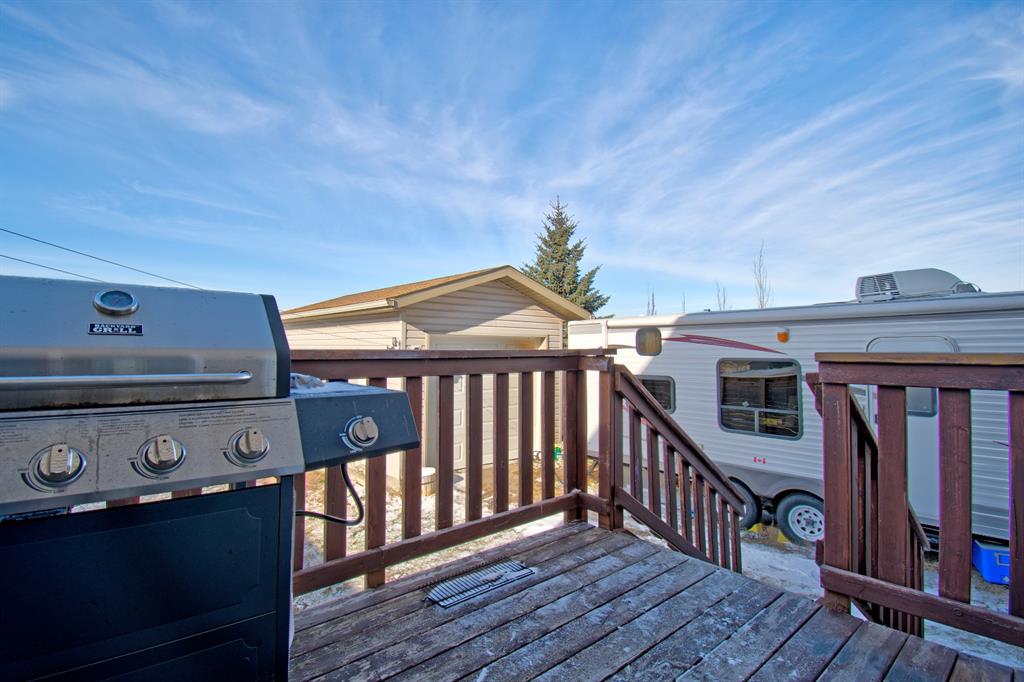 708 1 Avenue, Irricana, AB A1048360 The Beautiful Homes Team