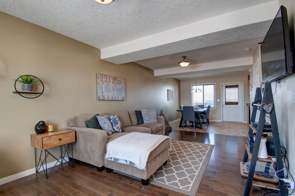 708 1 Avenue, Irricana, AB A1048360 The Beautiful Homes Team