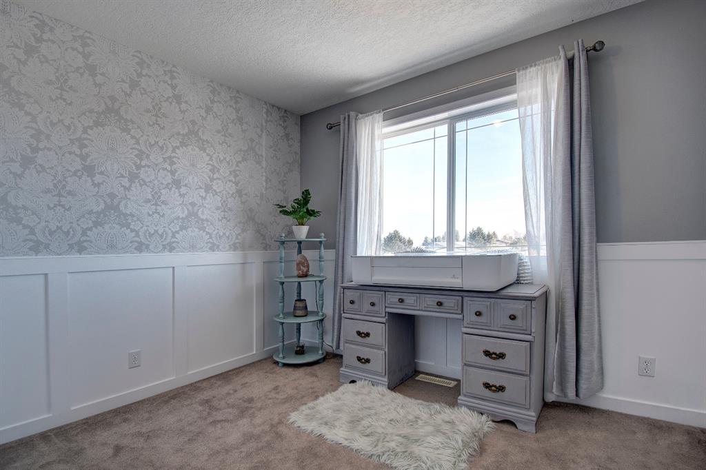 708 1 Avenue, Irricana, AB, T0M 1B0 A1048360 The Beautiful Homes Team