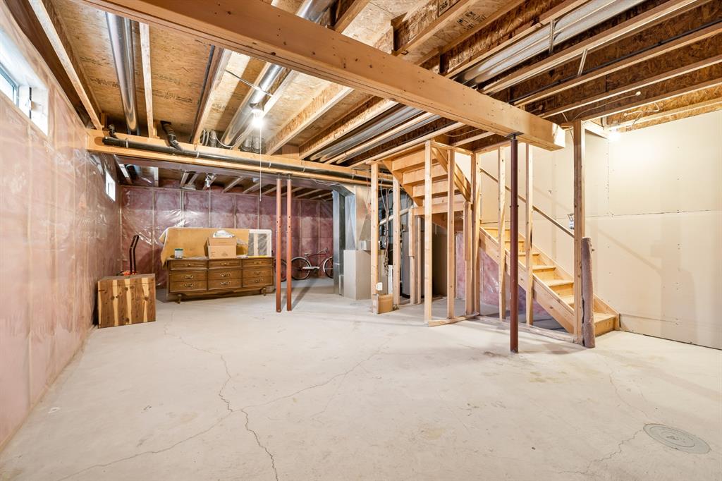 18 Hidden Hills Way NW, Calgary, AB A1049321 Robyn Moser