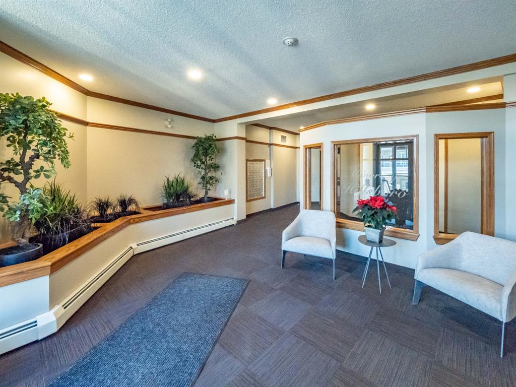 108 108 Edgeridge Terrace NW, Calgary, AB, T3A 6C4 A1053320 Heart