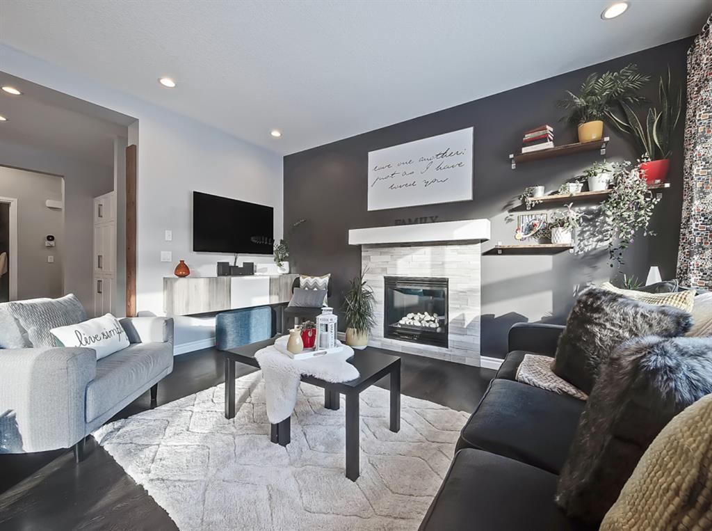 370 Hillcrest Circle SW, Airdrie, AB, T4B 4B3 A1070215 The