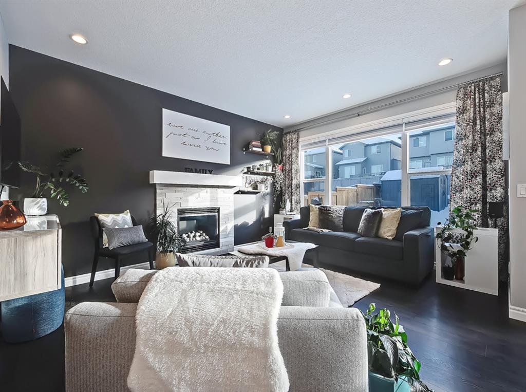 370 Hillcrest Circle SW, Airdrie, AB, T4B 4B3 A1070215 The