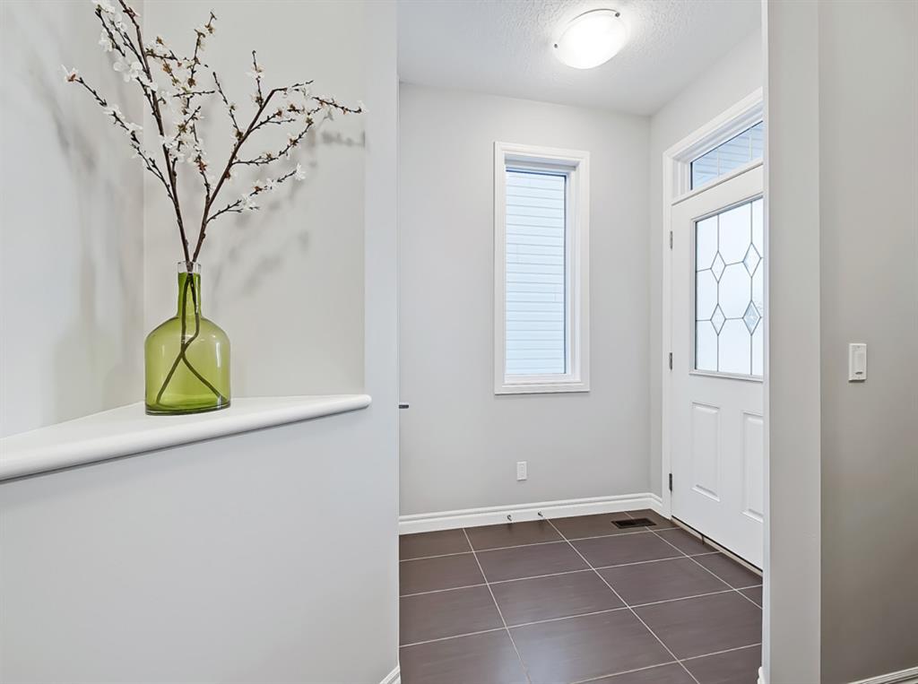 370 Hillcrest Circle SW, Airdrie, AB, T4B 4B3 A1070215 The