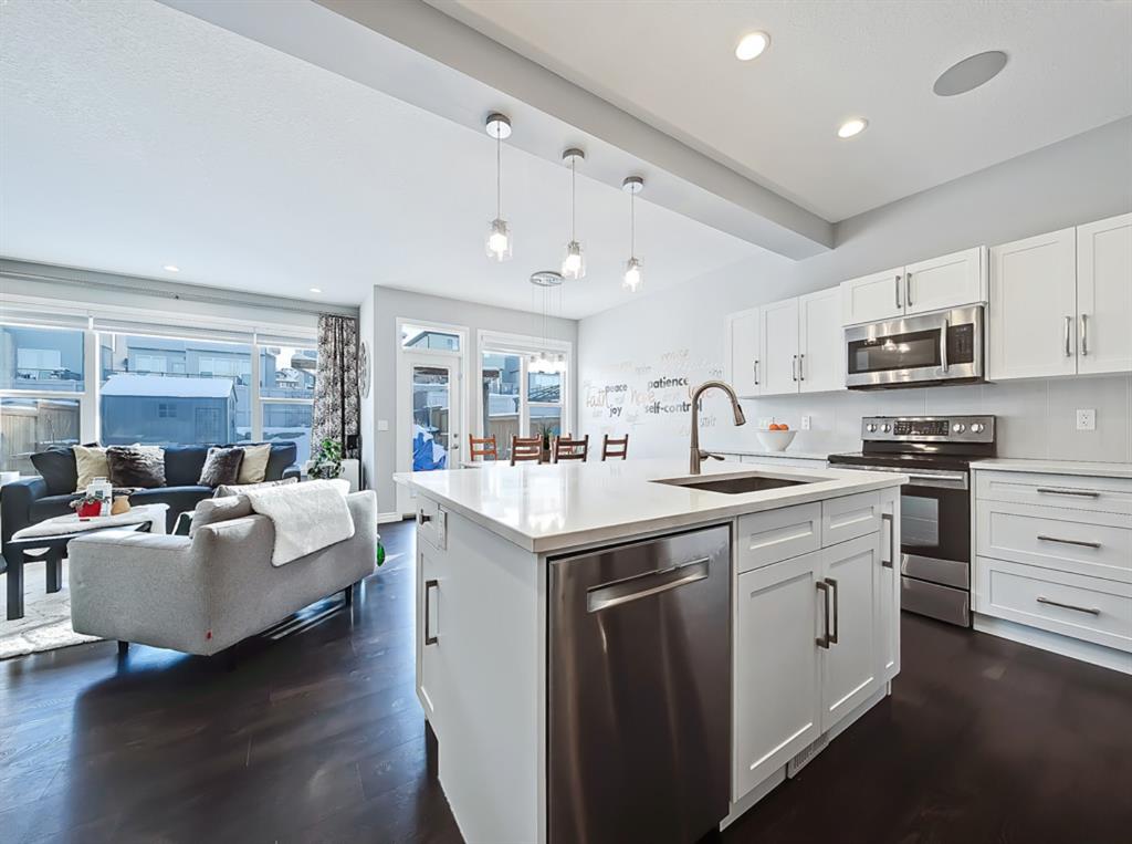 370 Hillcrest Circle SW, Airdrie, AB, T4B 4B3 A1070215 The