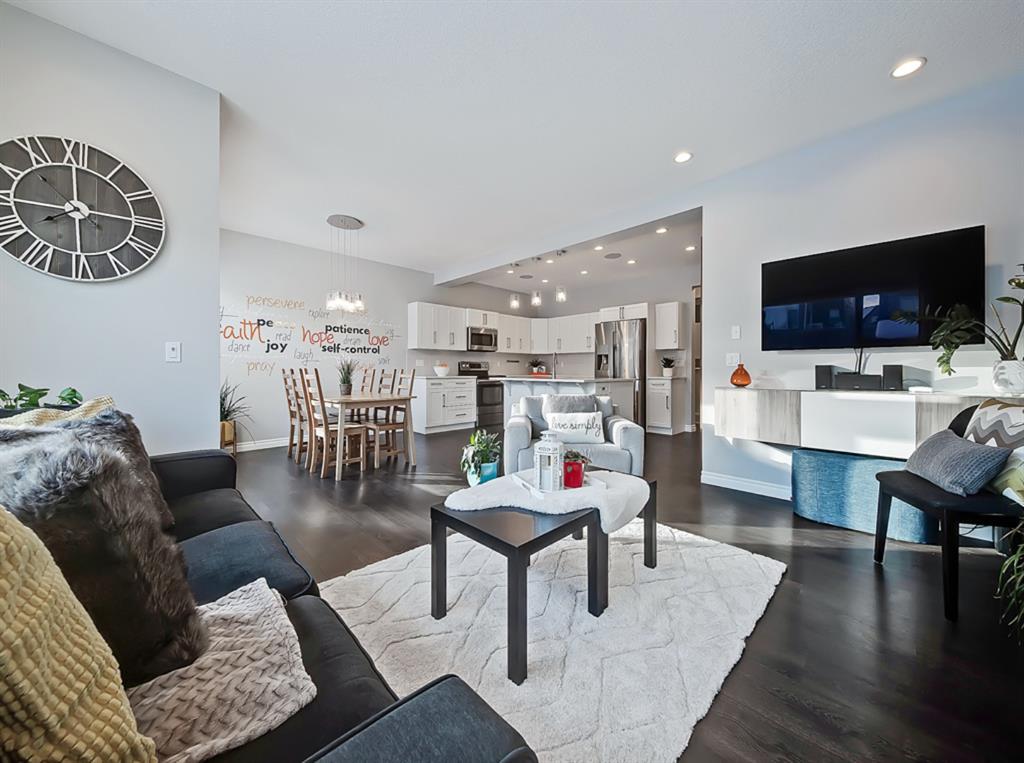 370 Hillcrest Circle SW, Airdrie, AB, T4B 4B3 A1070215 The