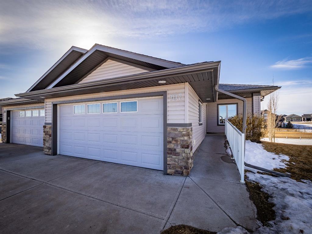 107 Speargrass Circle, Carseland, AB, T0J 0M0 A1075607 Heart & Sold
