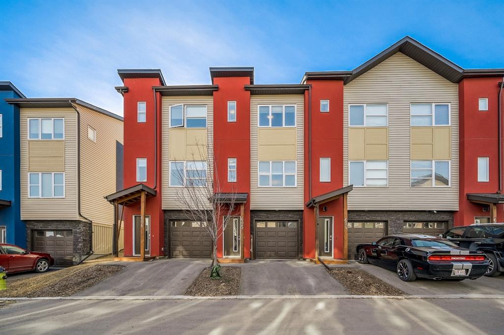 605, 2461 Baysprings Link SW, Airdrie, AB, T4B 4C8 A1082688 RE/MAX Key
