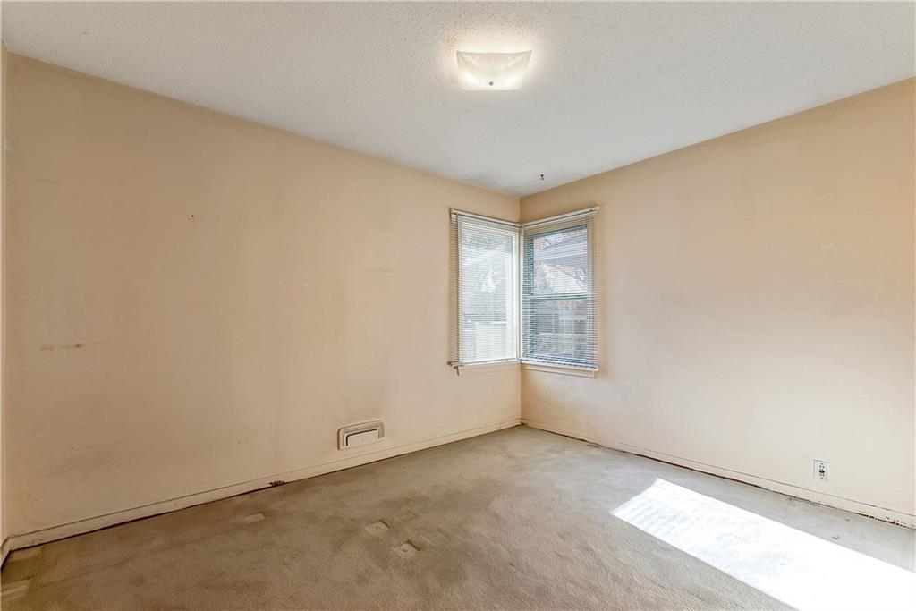 2827 12 Avenue NW, Calgary, AB, T2N 1K9 A1083627 Smith Pezzente