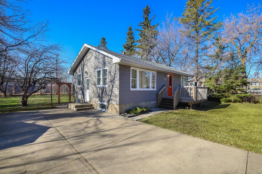 5511 46 Street, Lloydminster, AB, T9V 0E4 A1087480 Harpreet Christie