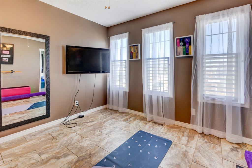 2174 Hillcrest Green SW, Airdrie, AB, T4B 3W1 A1097177 Mari Carr