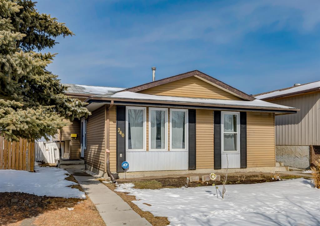 240 Beddington Drive NE, Calgary, AB, T3K 1K5 A1097580 Jerry Thai