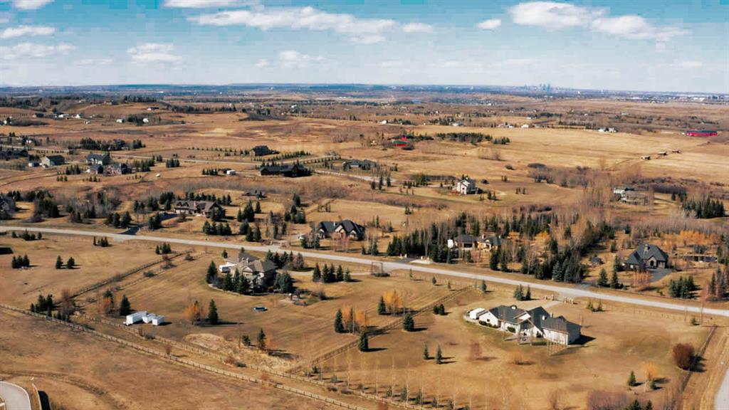 0000 48 St SE, De Winton, AB A1099688 Home is not a place…it’s a