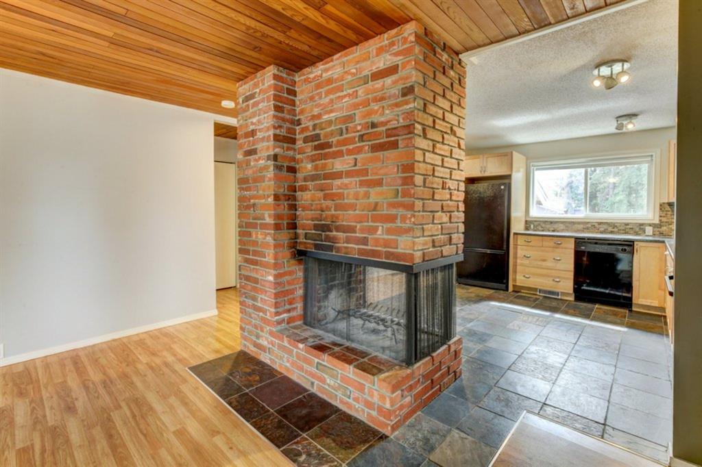 6127 Bow Crescent NW, Calgary, AB, T3B 2C2 A1103158 Brenda Parai