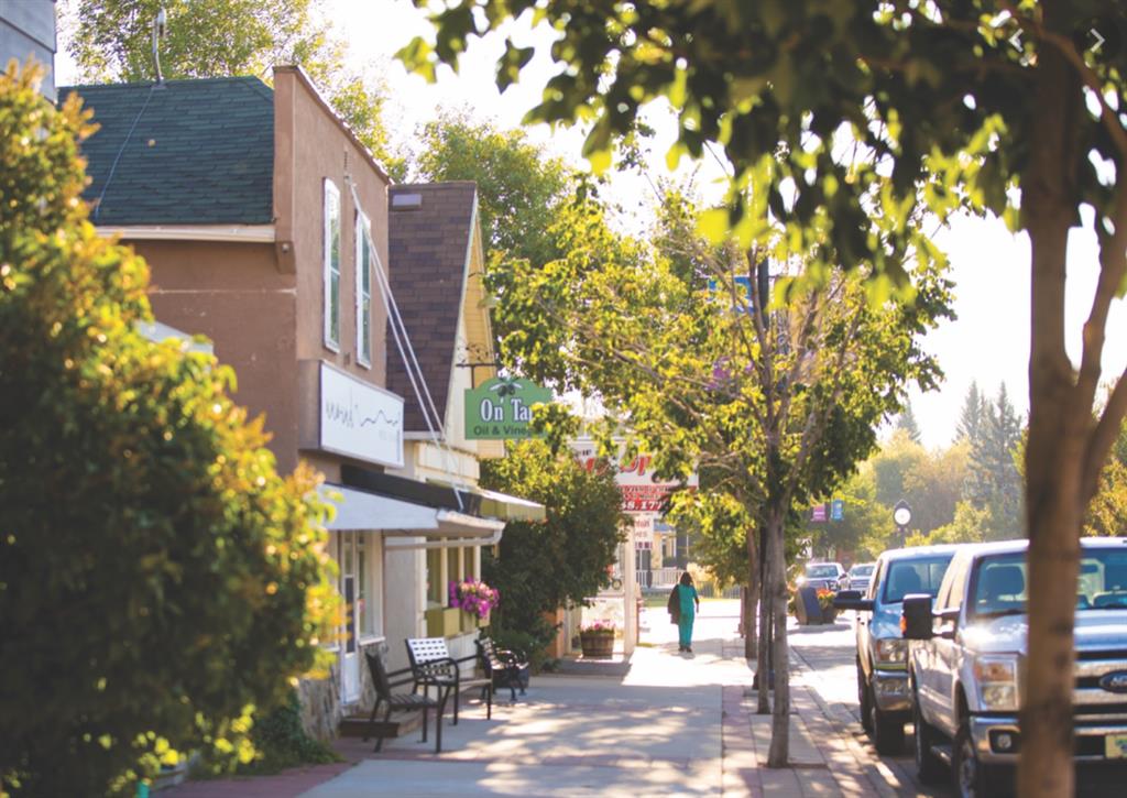 62 Elma Street, Okotoks, AB A1103626 Andrea WiltonClark