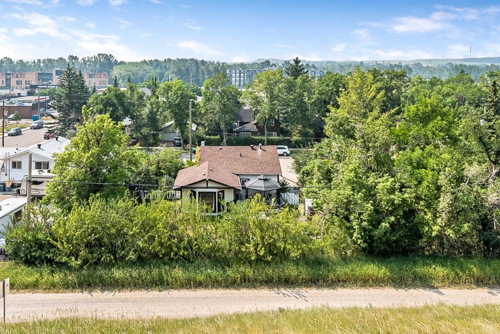 62 Elma Street, Okotoks, AB, T0L 1T3 A1103626 Andrea WiltonClark