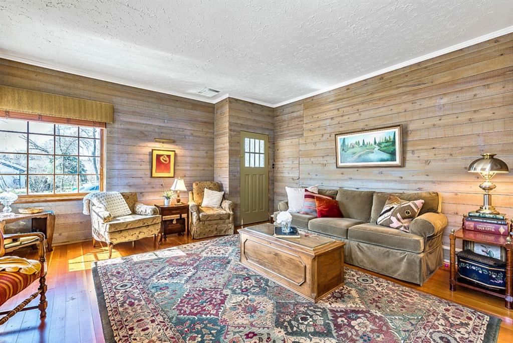 62 Elma Street, Okotoks, AB, T0L 1T3 A1103626 Andrea WiltonClark