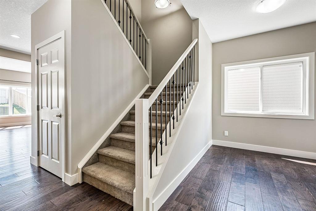 259 Cimarron Vista Court, Okotoks, AB, T1S 0L5 A1106522 Gerard Chiasson