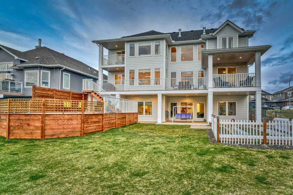 1045 Hillcrest Manor Estate, Strathmore, AB A1108838 Michelle