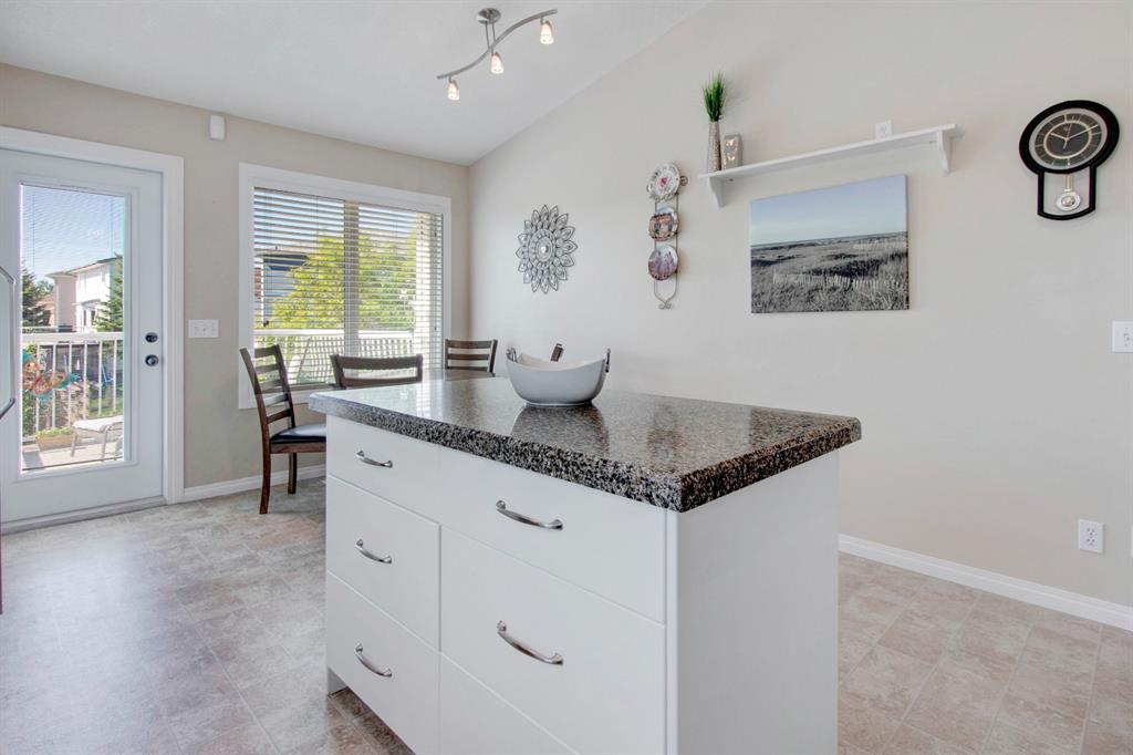 1823 Meadowbrook Gate SE, Airdrie, AB, T4A 2B4 A1118322 Mari Carr