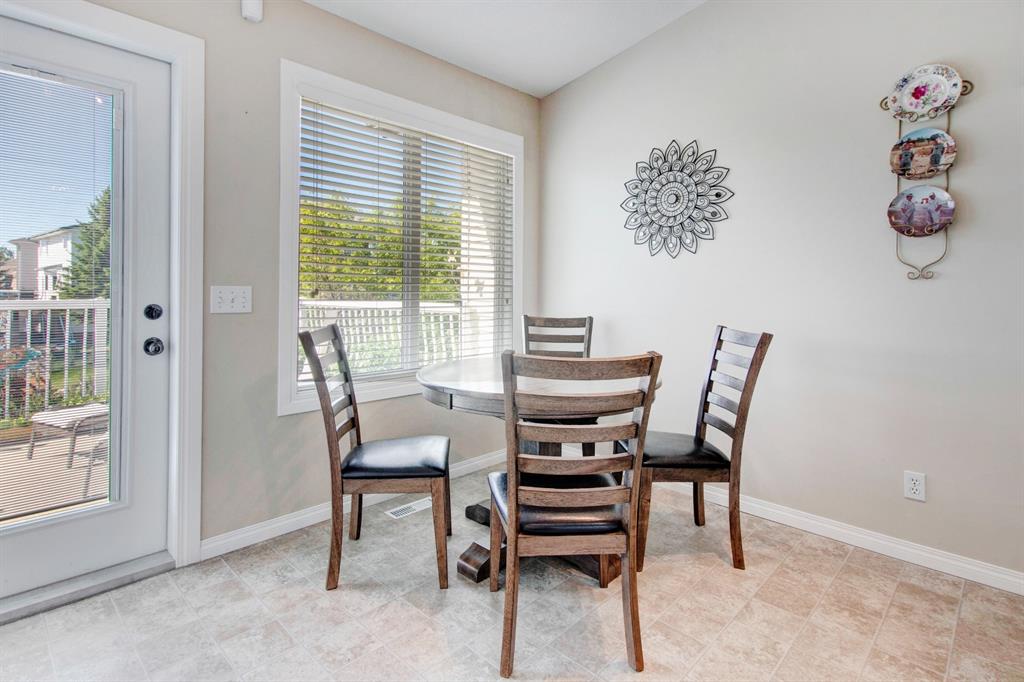 1823 Meadowbrook Gate SE, Airdrie, AB, T4A 2B4 A1118322 Mari Carr