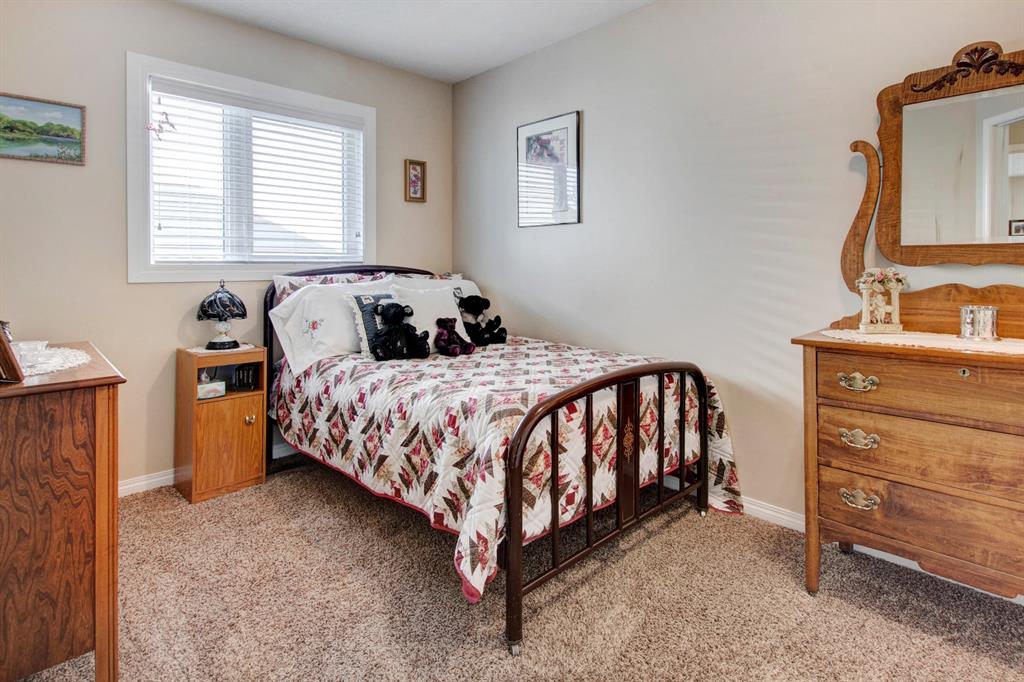 1823 Meadowbrook Gate SE, Airdrie, AB, T4A 2B4 A1118322 Mari Carr Real Estate