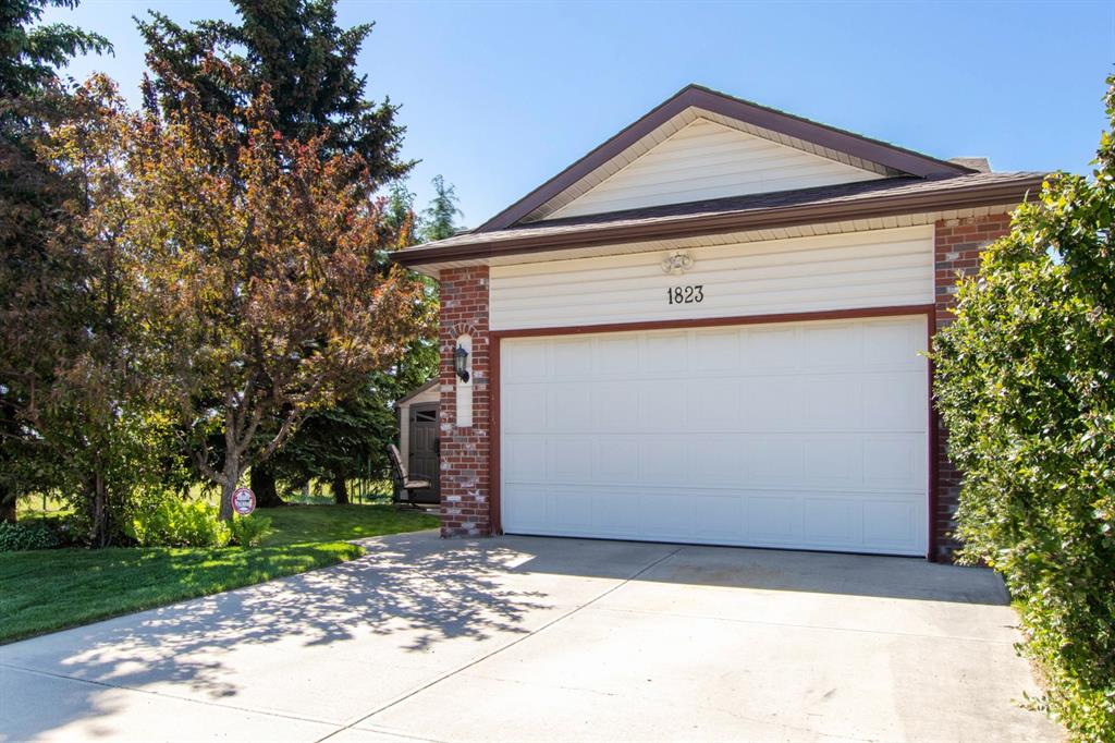1823 Meadowbrook Gate SE, Airdrie, AB, T4A 2B4 A1118322 Mari Carr