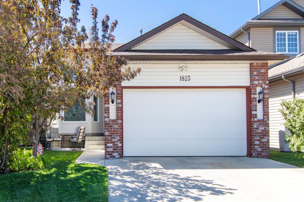1823 Meadowbrook Gate SE, Airdrie, AB, T4A 2B4 A1118322 Mari Carr