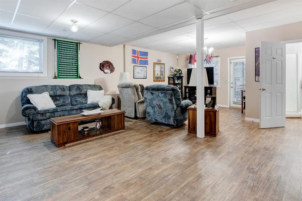 1823 Meadowbrook Gate SE, Airdrie, AB, T4A 2B4 A1118322 Mari Carr Real Estate