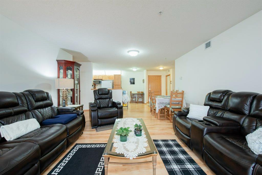 105 728 Country Hills Road NW, Calgary, AB, T3B 5K8 A1126882 Gerard Chiasson