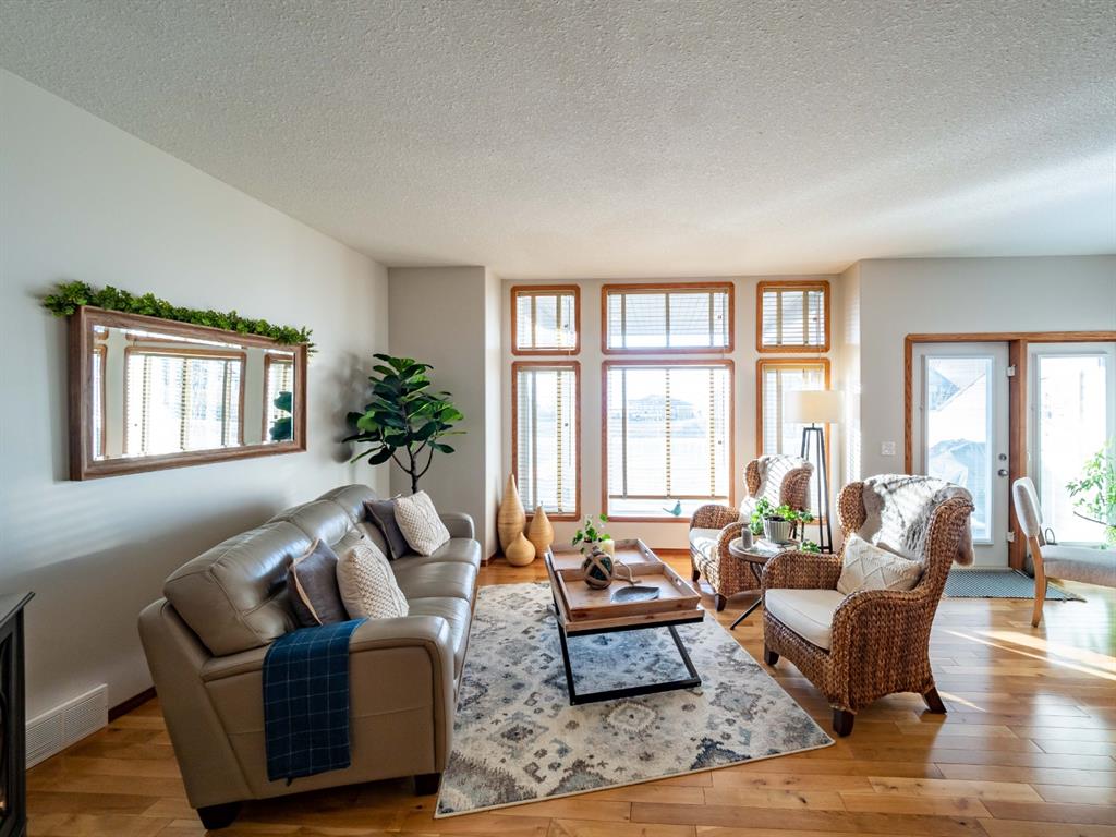 105 Speargrass Circle, Carseland, AB, T0J 0M0 A1162902 Heart & Sold