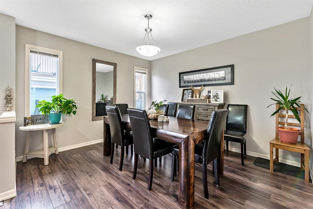 42 Crystal Shores Heights, Okotoks, AB, T1S 2K8 A1185252 Andrea