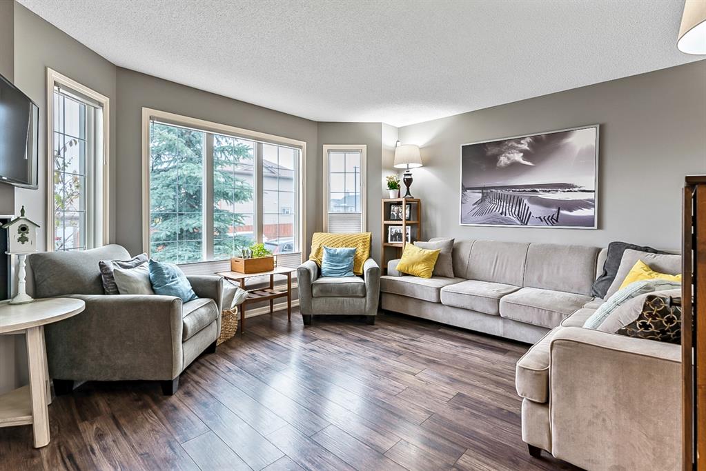 42 Crystal Shores Heights, Okotoks, AB, T1S 2K8 A1185252 Andrea