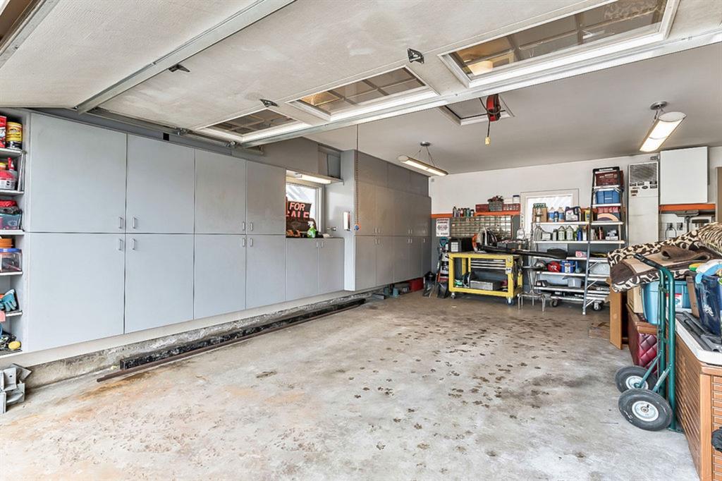 48 Suntree Lane, Okotoks, AB, T1S 1C1 A1188153 Andrea WiltonClark