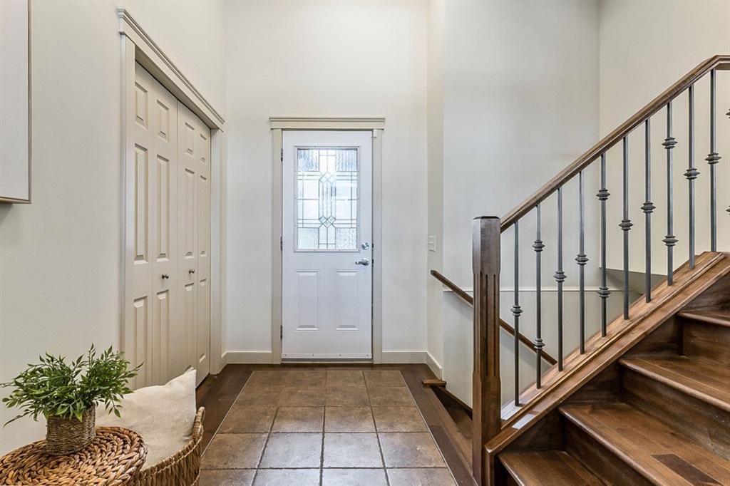 48 Suntree Lane, Okotoks, AB, T1S 1C1 A1188153 Andrea WiltonClark