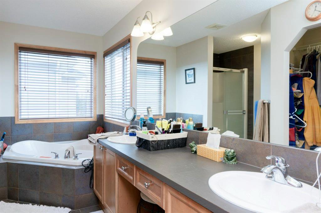 6 Kincora Gardens NW, Calgary, AB, T3R 1R4 A1204301 Gerard Chiasson