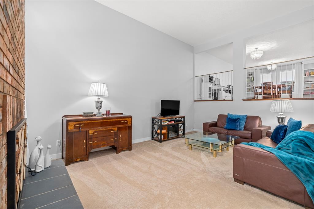 39 5400 Dalhousie Drive NW, Calgary, AB, T3A 2B4 A1208163 Kelsey Jones