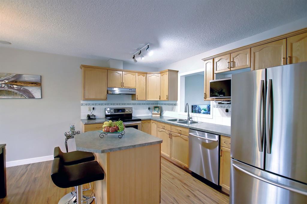 106 Country Hills Cove NW, Calgary, AB, T3K 5G7 A1229682 BECK Real