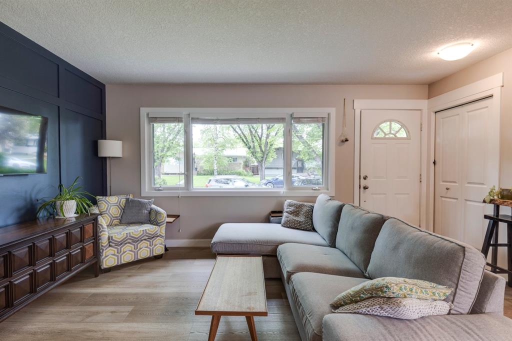 14 Armstrong Crescent SE, Calgary, AB, T2J 0x3 A1230324 The Home