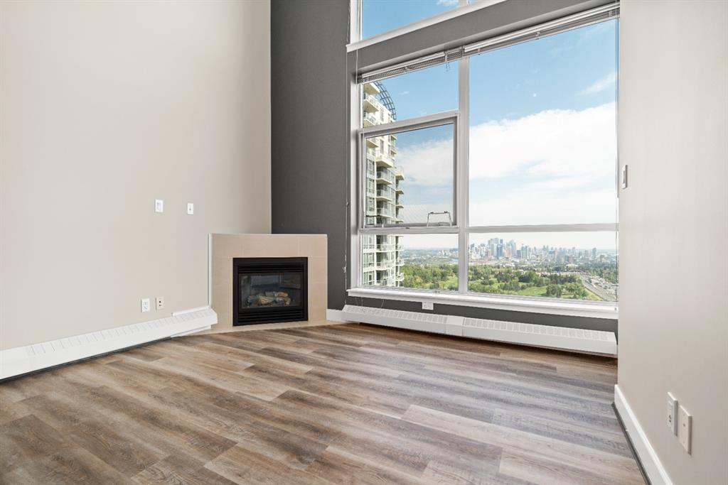 2401 77 Spruce Place SW, Calgary, AB, T3C 3X6 A1237921 Robyn Moser