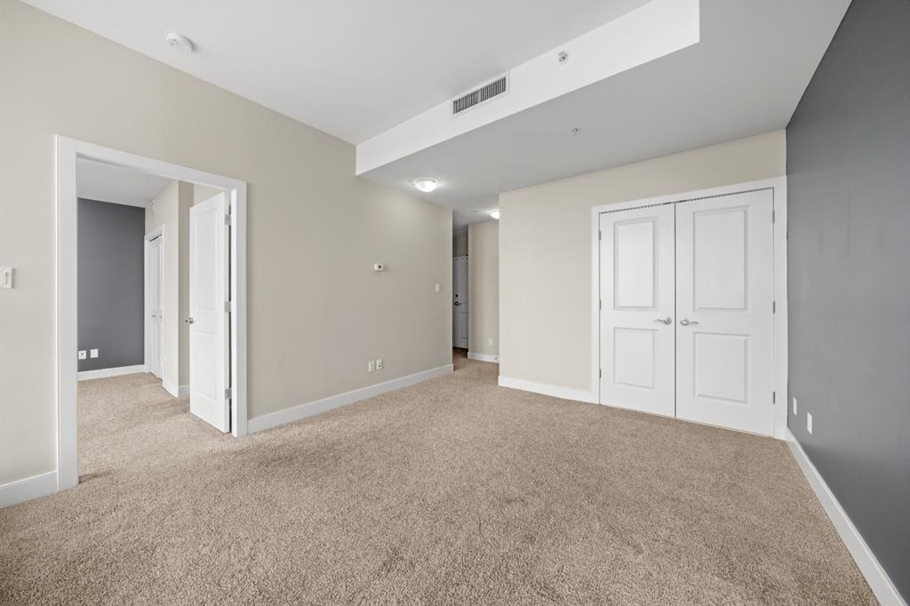 2401 77 Spruce Place SW, Calgary, AB, T3C 3X6 A1237921 Robyn Moser